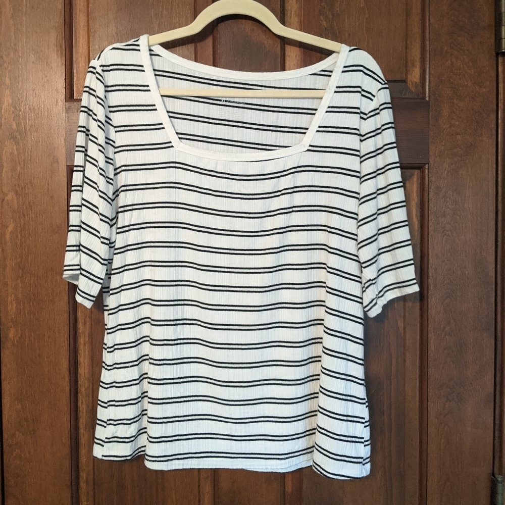 Apt 9 top